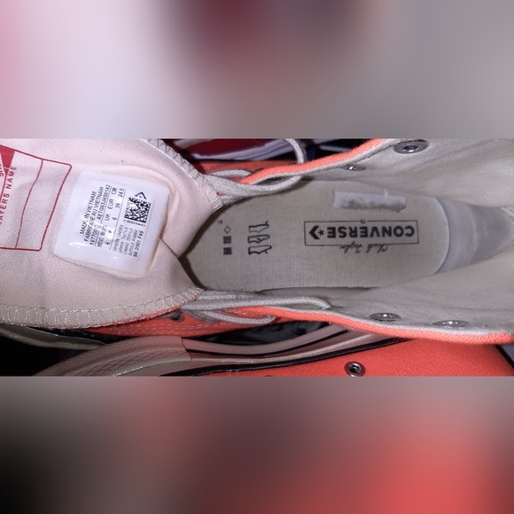 Vintage Converse Chuck Taylor All Star High Tops 2001 - Picture 3 of 4